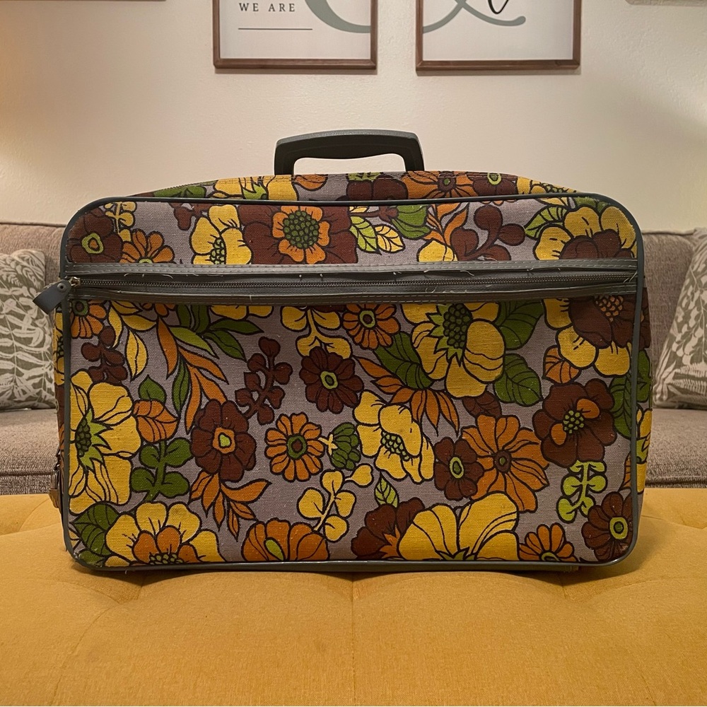 Vintage Floral Suitcase With Keys S0072.3